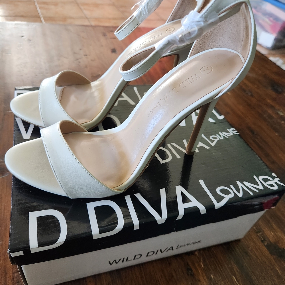 DIVA Lounge Classic Cream Heels